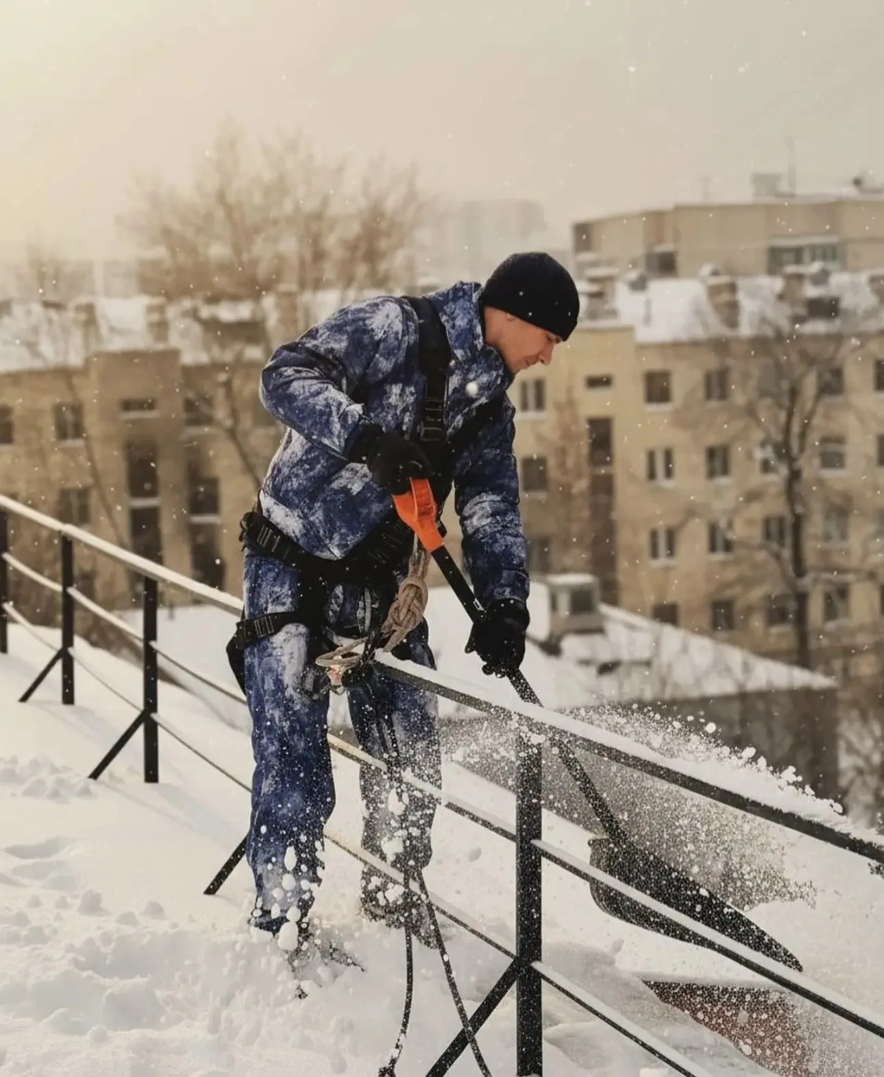 Зимнее обслуживание кровли